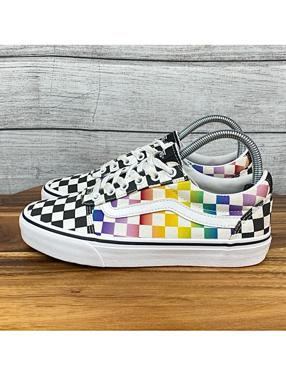 Vans Ward Old Skool Checkerboard Rainbow Lace Up Shoe Women’s Sneaker Size 7.5